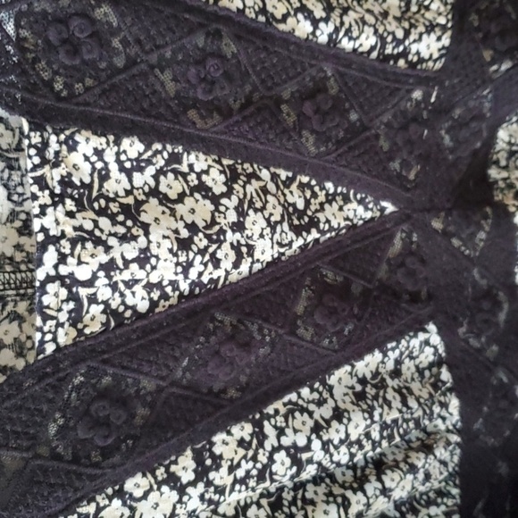 Lane Bryant black & white Cap sleeve top Black lace trim Size 22 NWT - Picture 6 of 15